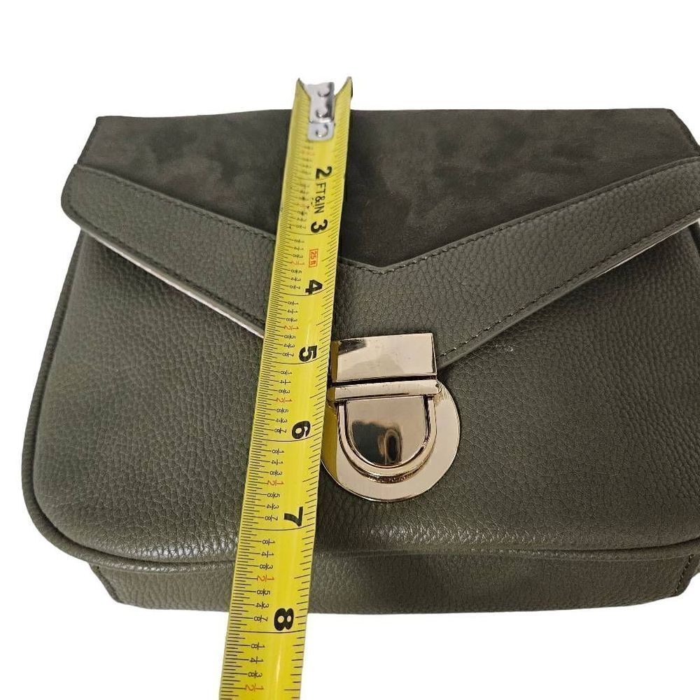 New C olive green crossbody bag - Picture 7 of 8